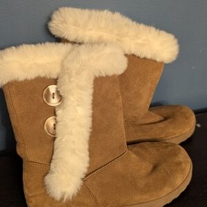 2 Kohl's  Winter Boots with Cream Fur Trim Tan & Grey Pair